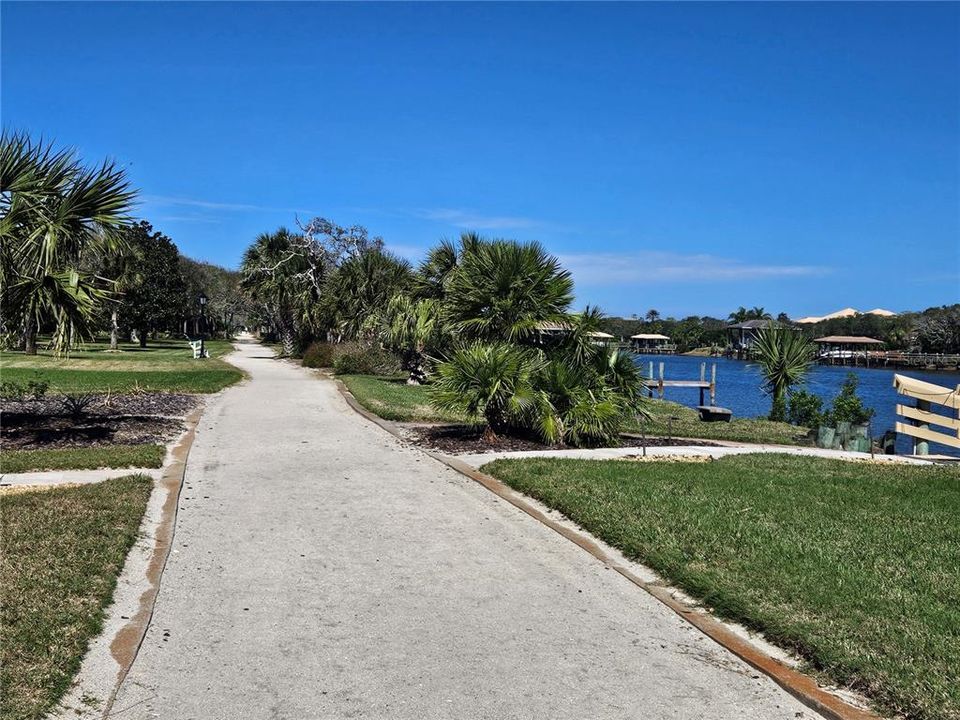 Под контрактом: $429,000 (3 спален, 2 ванн, 1872 Квадратных фут)