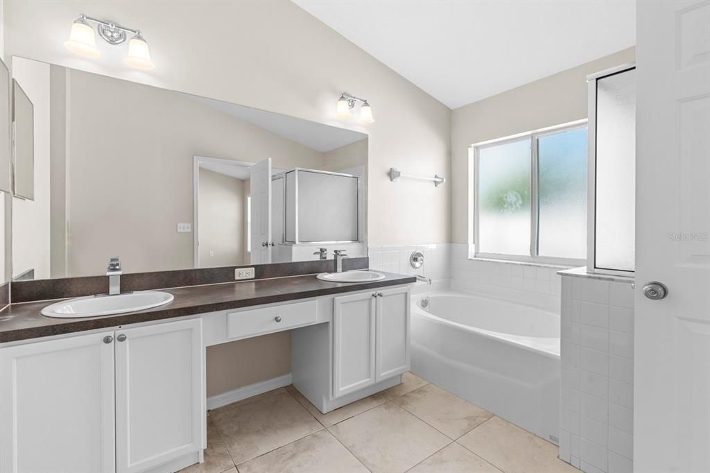 待售: $395,000 (4 贝兹, 2 浴室, 1962 平方英尺)