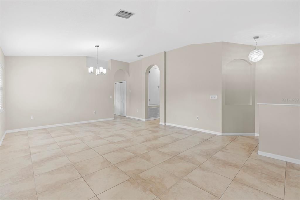 待售: $395,000 (4 贝兹, 2 浴室, 1962 平方英尺)