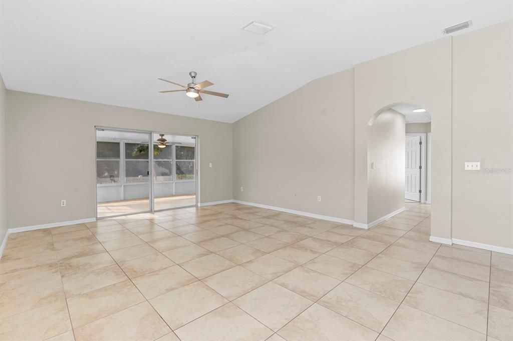 待售: $395,000 (4 贝兹, 2 浴室, 1962 平方英尺)