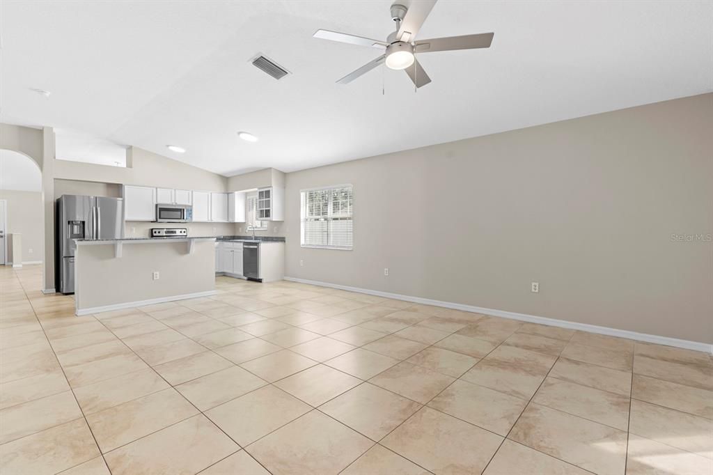 待售: $395,000 (4 贝兹, 2 浴室, 1962 平方英尺)