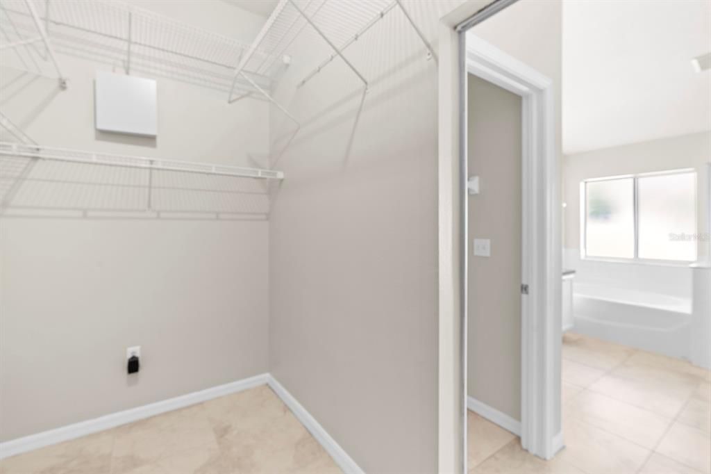 待售: $395,000 (4 贝兹, 2 浴室, 1962 平方英尺)