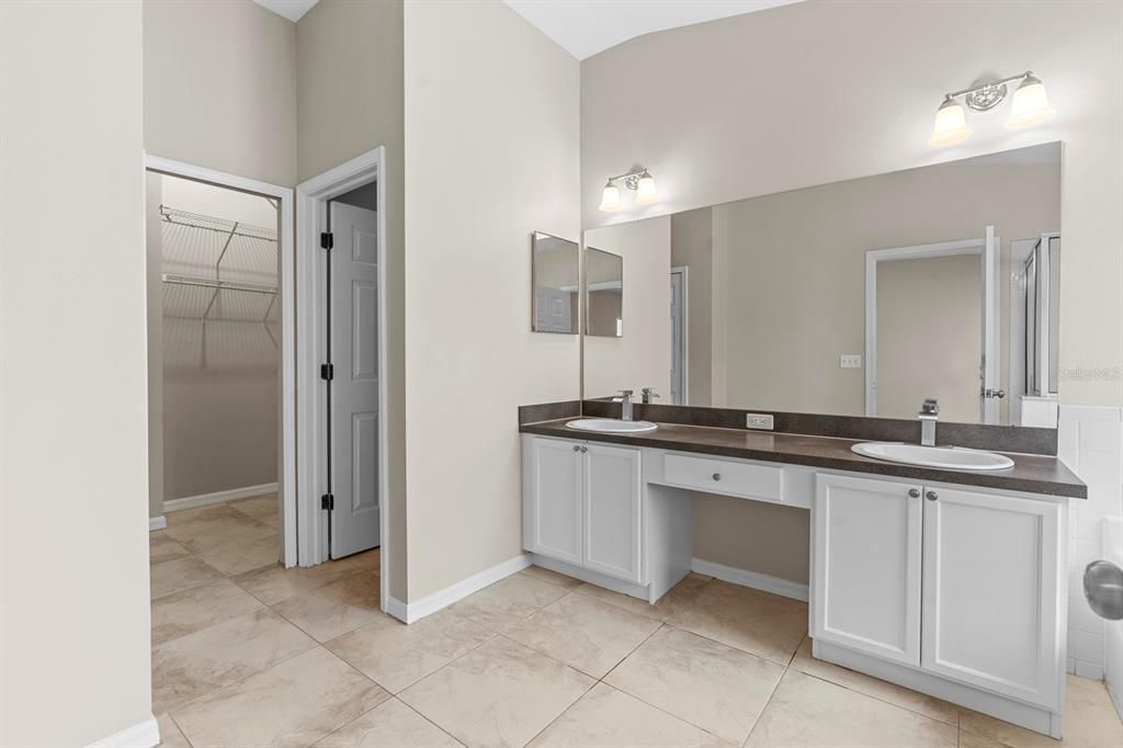 待售: $395,000 (4 贝兹, 2 浴室, 1962 平方英尺)