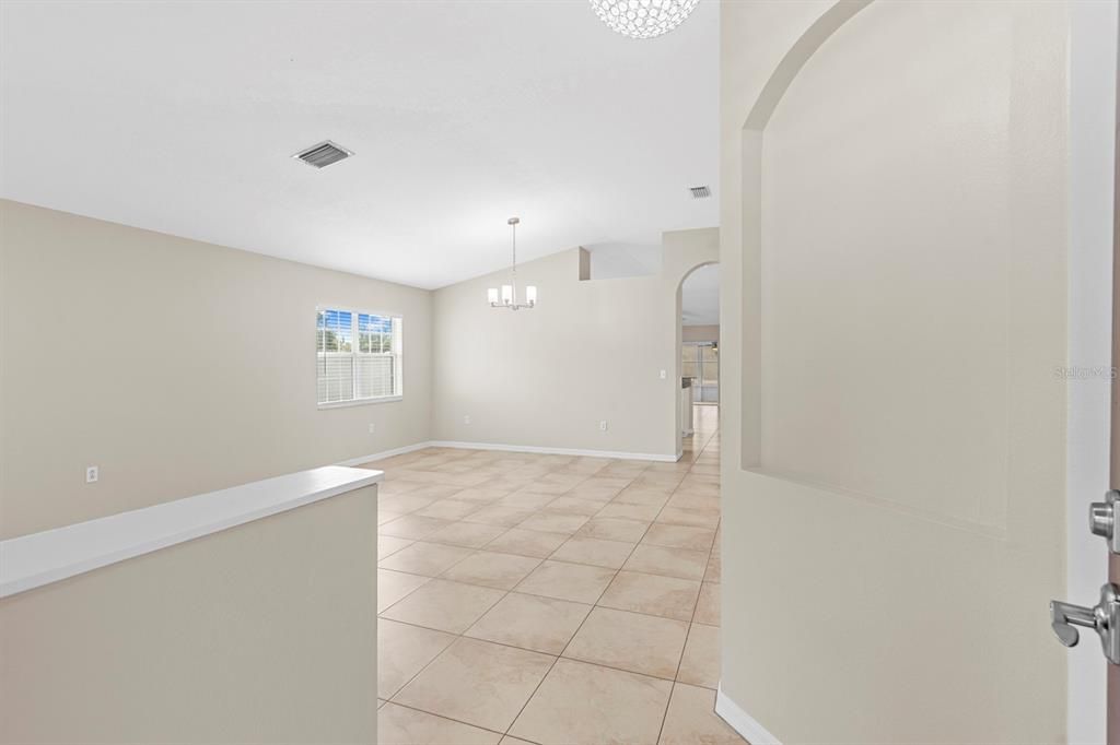 待售: $395,000 (4 贝兹, 2 浴室, 1962 平方英尺)