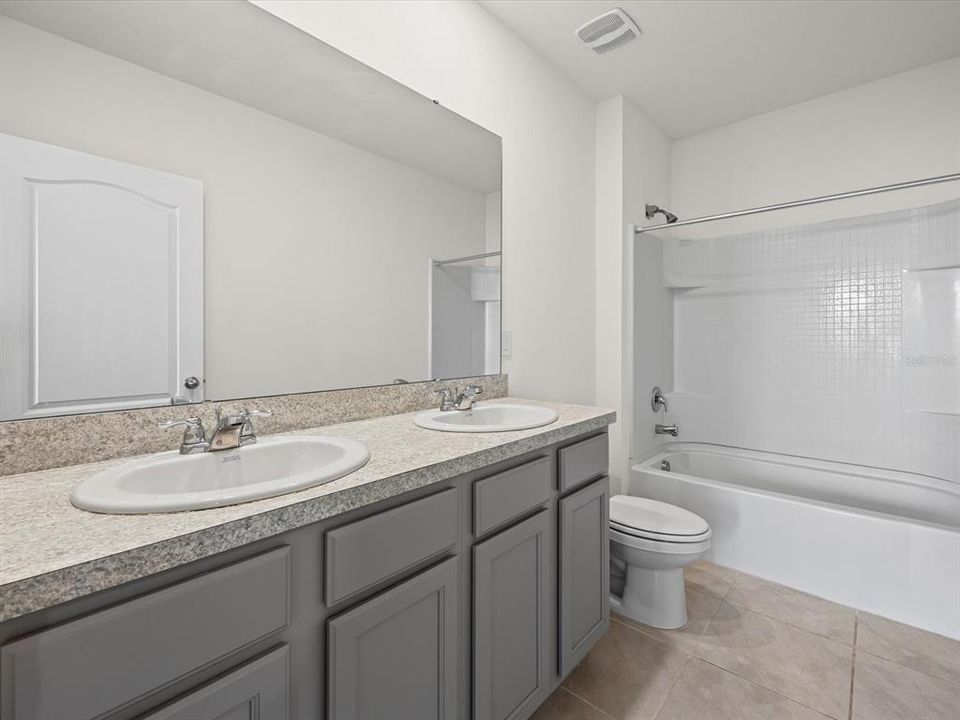 En Venta: $325,000 (5 camas, 3 baños, 2522 Pies cuadrados)