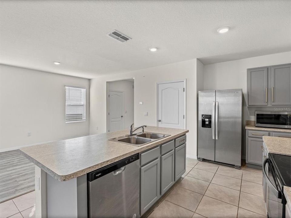 En Venta: $325,000 (5 camas, 3 baños, 2522 Pies cuadrados)