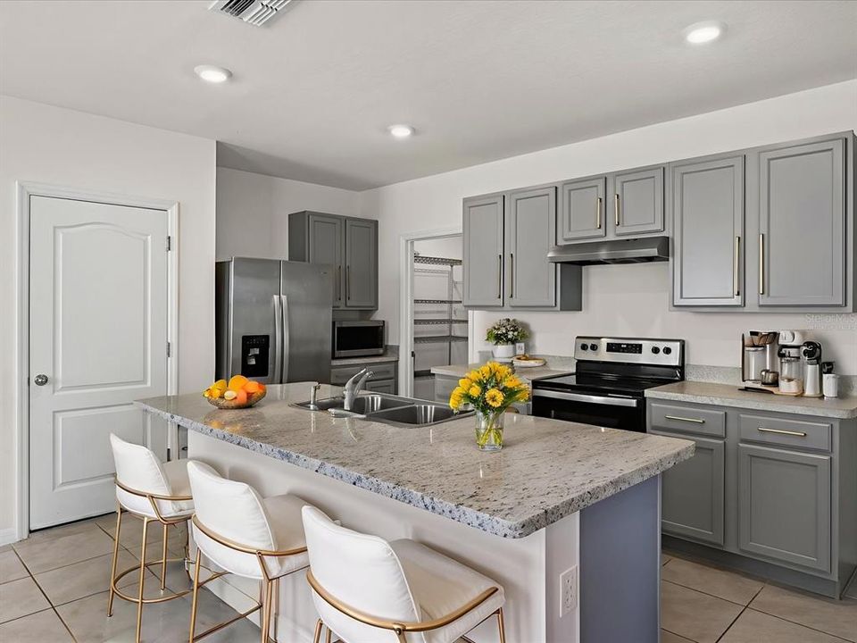 En Venta: $325,000 (5 camas, 3 baños, 2522 Pies cuadrados)