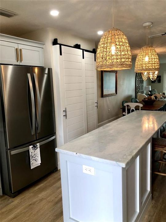 На продажу: $324,998 (1 спален, 1 ванн, 957 Квадратных фут)