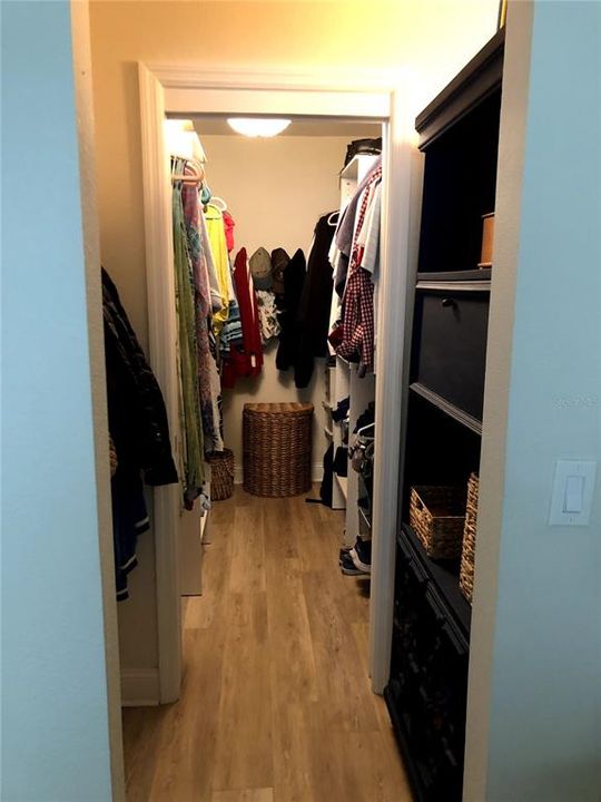 На продажу: $324,998 (1 спален, 1 ванн, 957 Квадратных фут)