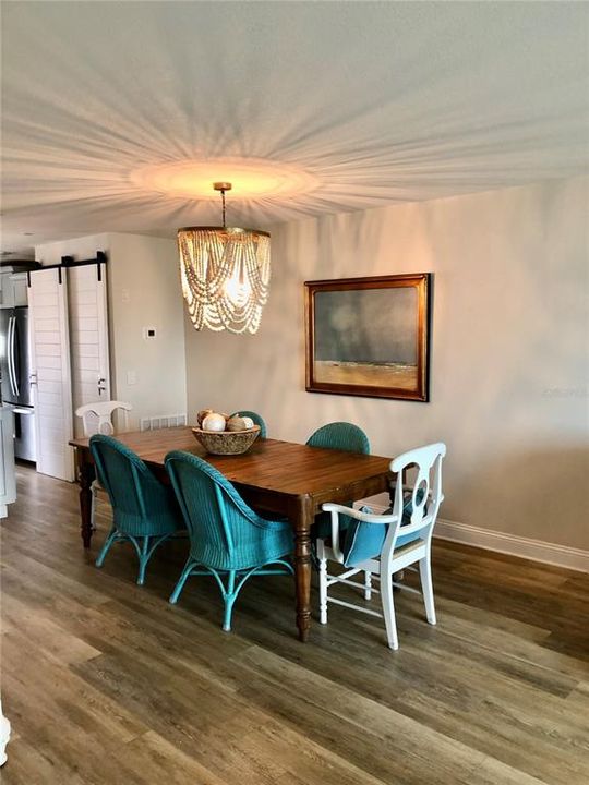 На продажу: $324,998 (1 спален, 1 ванн, 957 Квадратных фут)