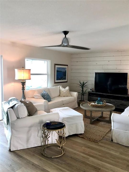 На продажу: $324,998 (1 спален, 1 ванн, 957 Квадратных фут)