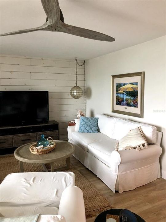 На продажу: $324,998 (1 спален, 1 ванн, 957 Квадратных фут)