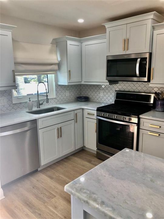 На продажу: $324,998 (1 спален, 1 ванн, 957 Квадратных фут)