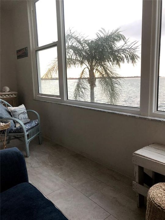 На продажу: $324,998 (1 спален, 1 ванн, 957 Квадратных фут)