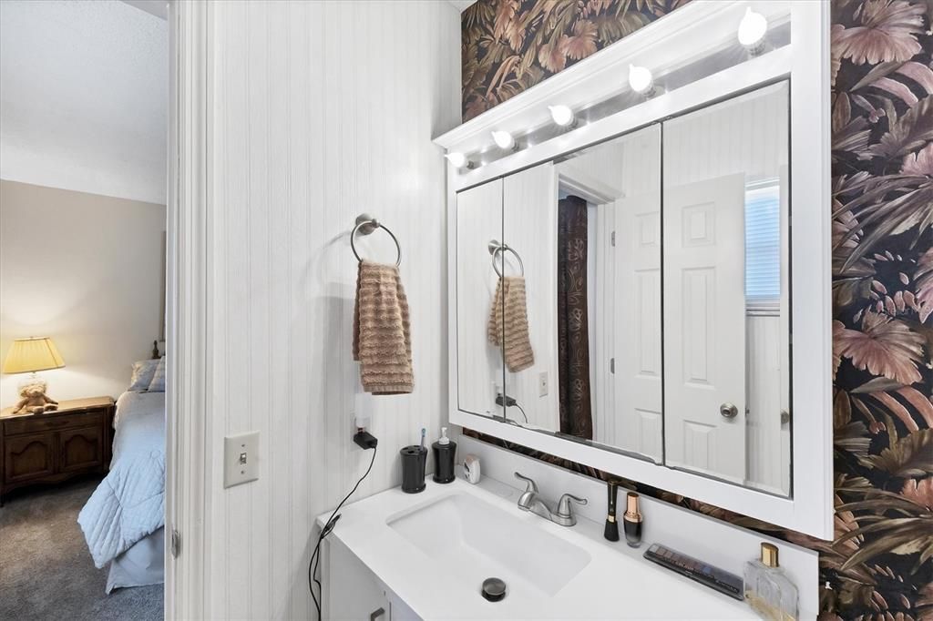 合同活跃: $239,900 (4 贝兹, 2 浴室, 1637 平方英尺)