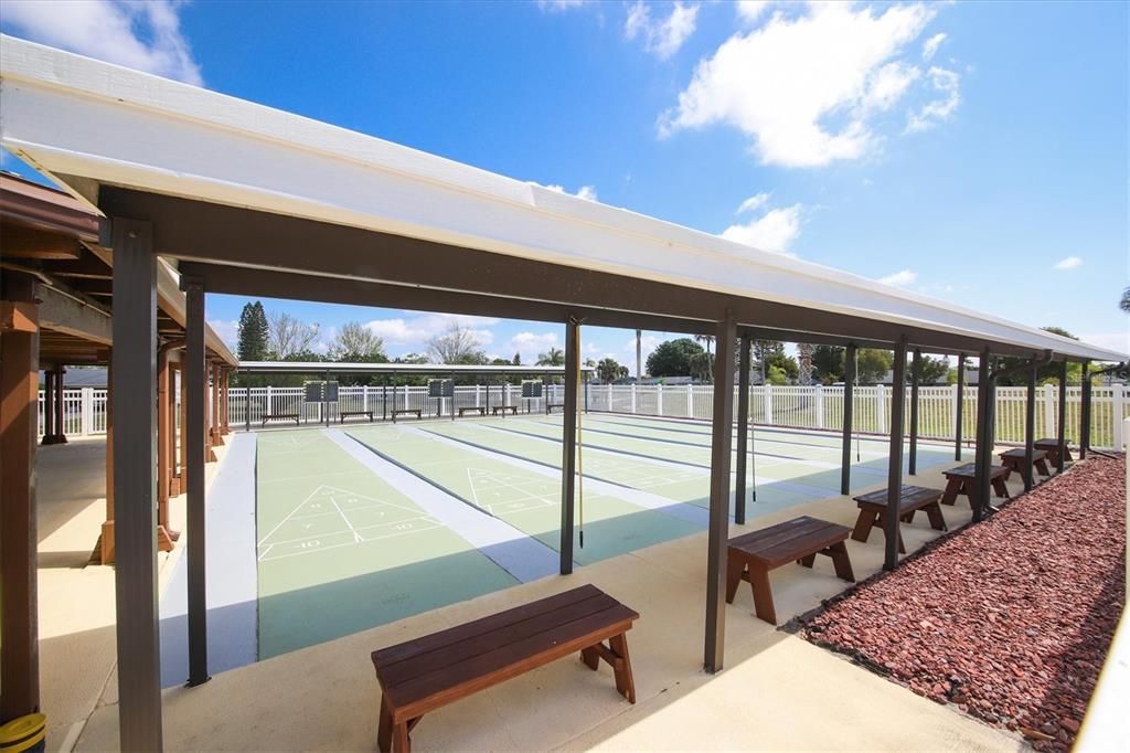 合同活跃: $239,900 (4 贝兹, 2 浴室, 1637 平方英尺)