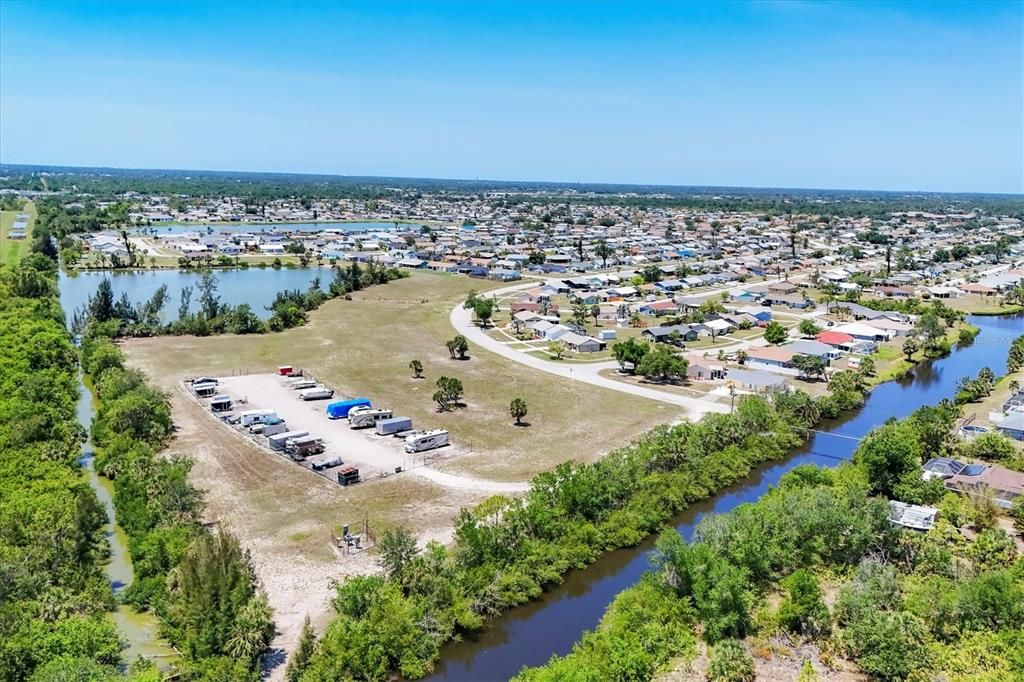 合同活跃: $239,900 (4 贝兹, 2 浴室, 1637 平方英尺)