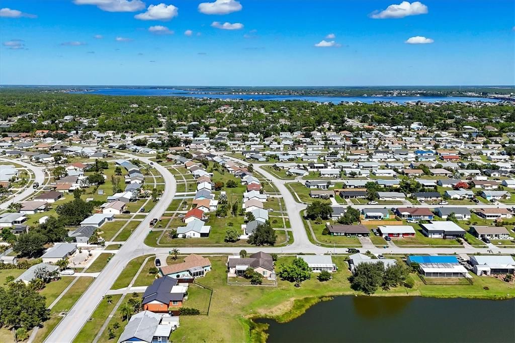 合同活跃: $239,900 (4 贝兹, 2 浴室, 1637 平方英尺)