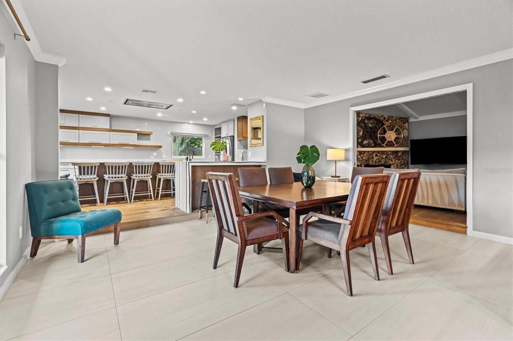 待售: $900,000 (4 贝兹, 2 浴室, 2700 平方英尺)