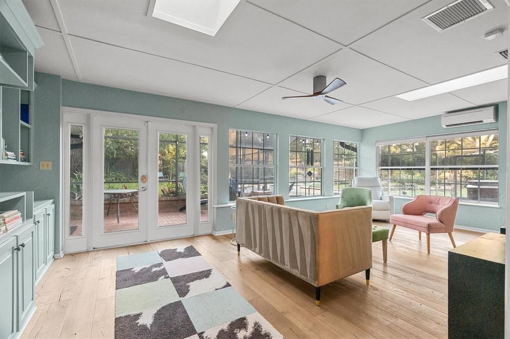 待售: $900,000 (4 贝兹, 2 浴室, 2700 平方英尺)