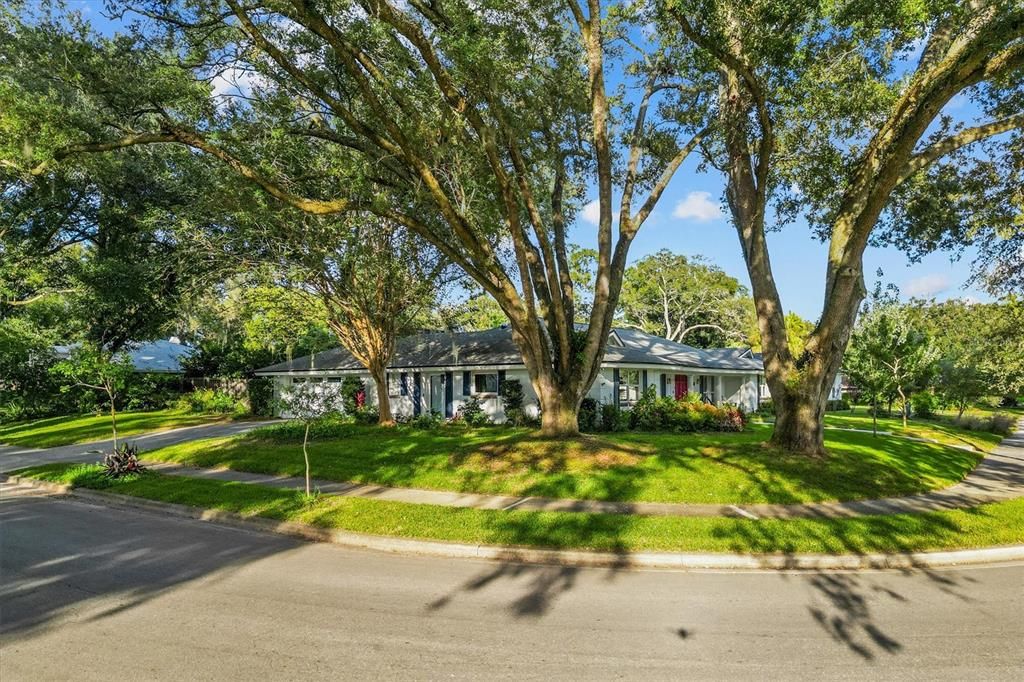 待售: $900,000 (4 贝兹, 2 浴室, 2700 平方英尺)