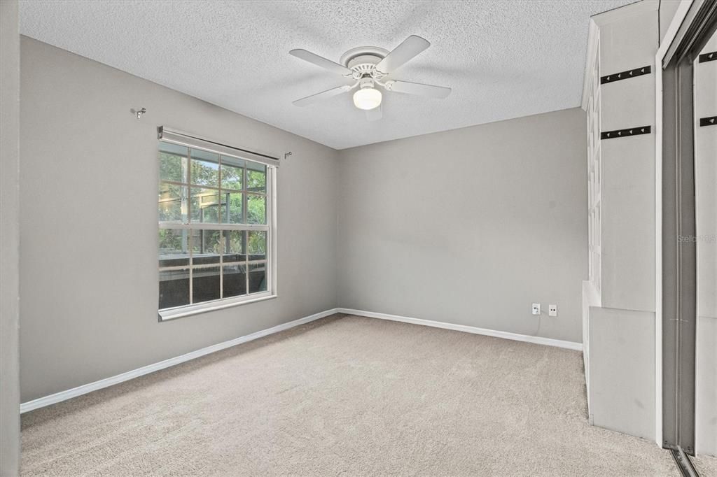 待售: $900,000 (4 贝兹, 2 浴室, 2700 平方英尺)