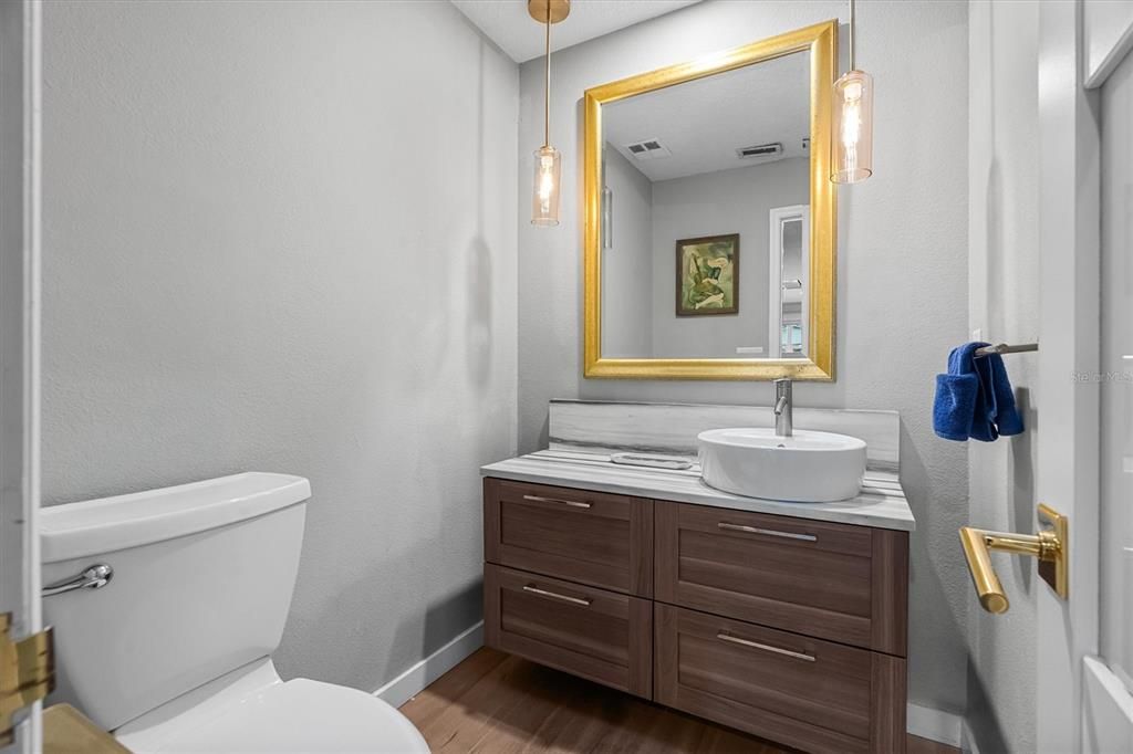 待售: $900,000 (4 贝兹, 2 浴室, 2700 平方英尺)