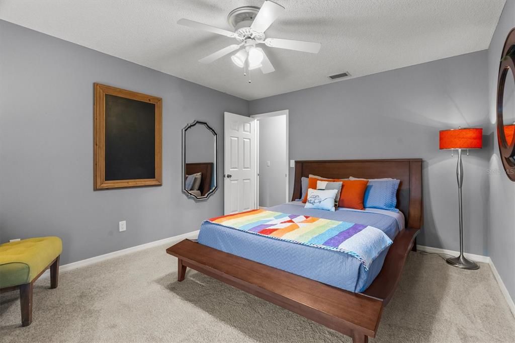 待售: $900,000 (4 贝兹, 2 浴室, 2700 平方英尺)