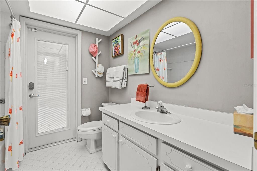 待售: $900,000 (4 贝兹, 2 浴室, 2700 平方英尺)