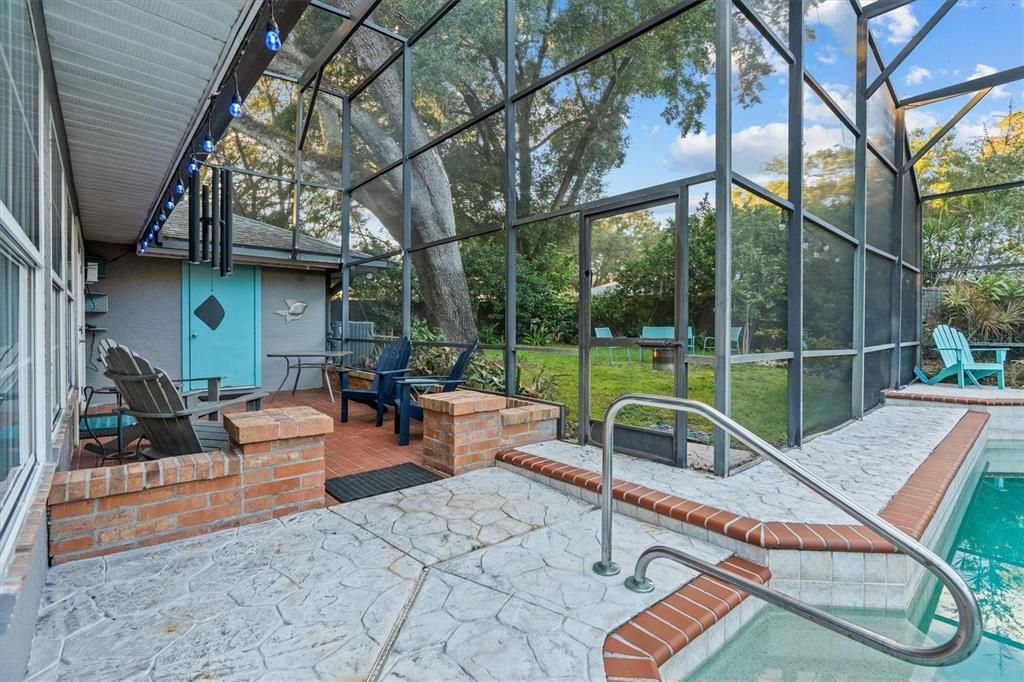 待售: $900,000 (4 贝兹, 2 浴室, 2700 平方英尺)