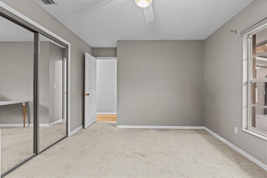 待售: $900,000 (4 贝兹, 2 浴室, 2700 平方英尺)