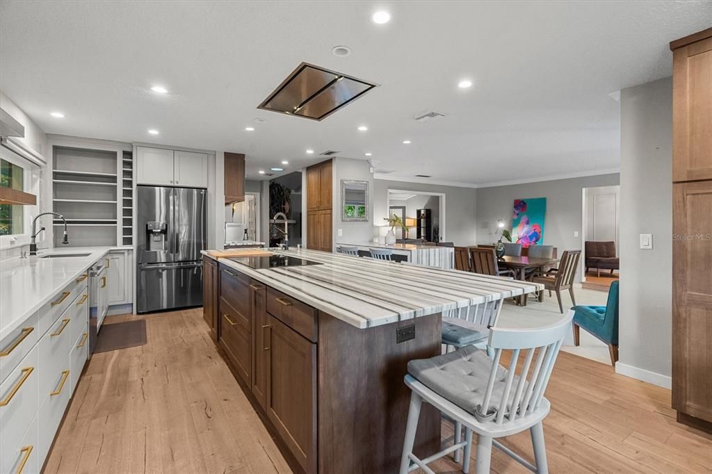 待售: $900,000 (4 贝兹, 2 浴室, 2700 平方英尺)