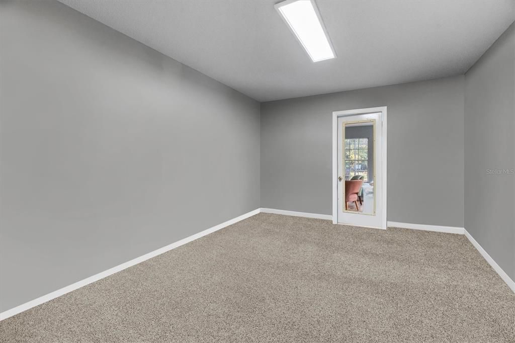 待售: $900,000 (4 贝兹, 2 浴室, 2700 平方英尺)