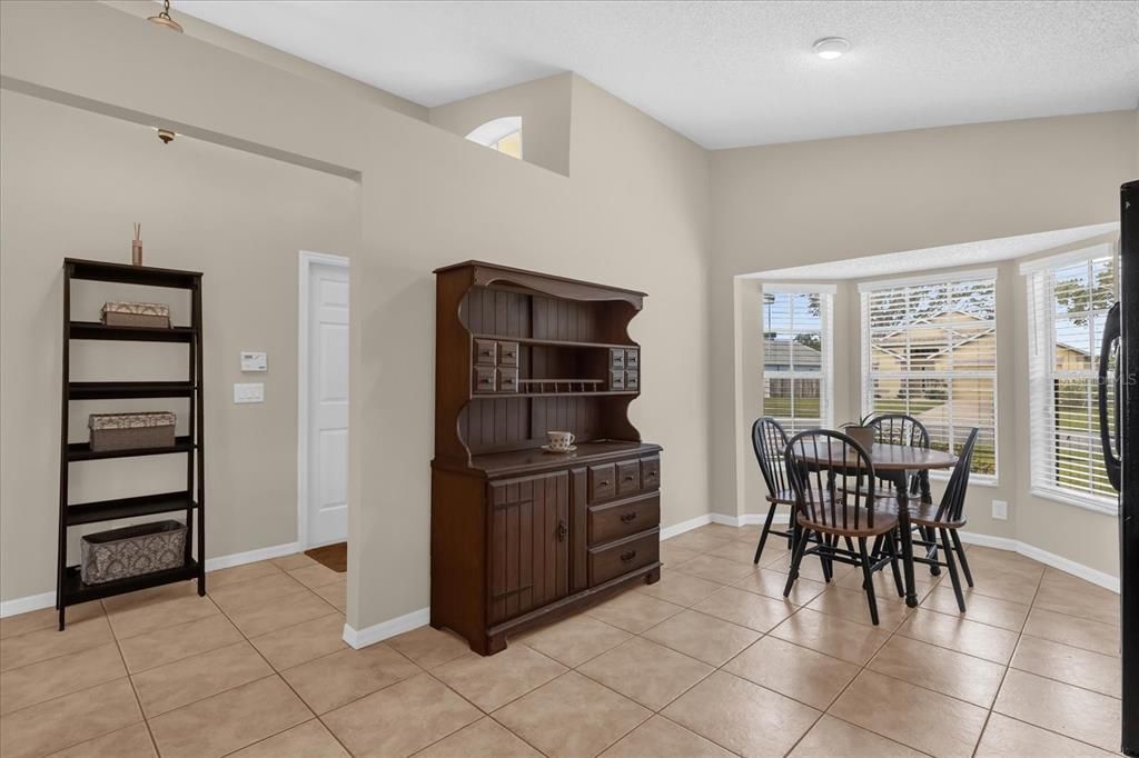 Active With Contract: $345,000 (3 beds, 2 baths, 1260 Square Feet)