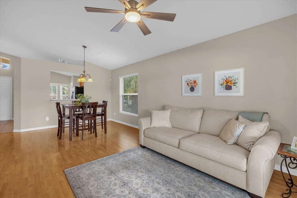 Active With Contract: $345,000 (3 beds, 2 baths, 1260 Square Feet)