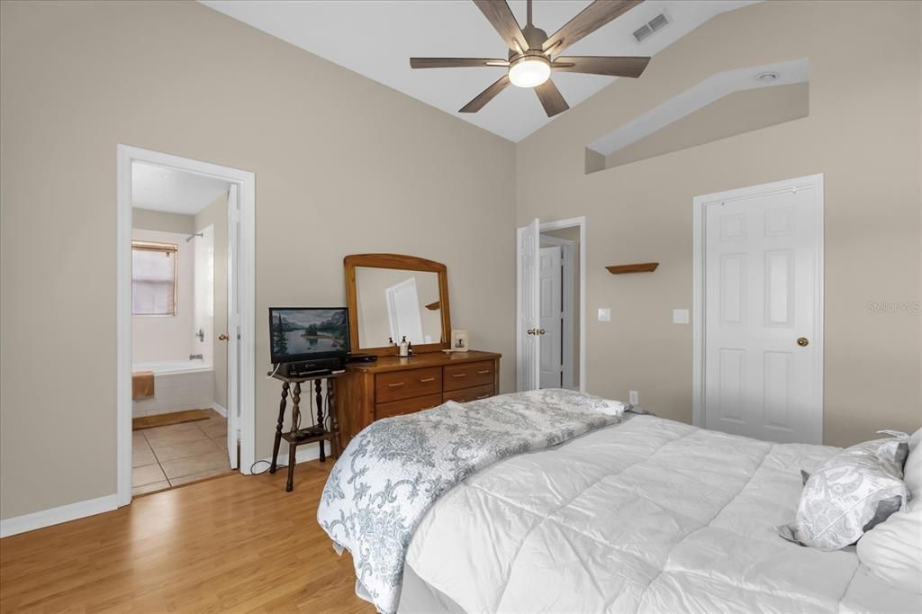 Active With Contract: $345,000 (3 beds, 2 baths, 1260 Square Feet)