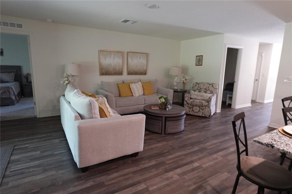 For Sale: $339,000 (4 beds, 2 baths, 1818 Square Feet)