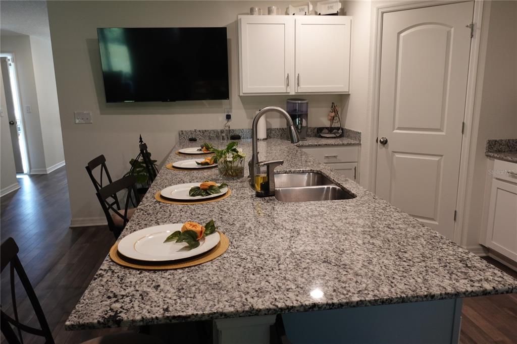 For Sale: $339,000 (4 beds, 2 baths, 1818 Square Feet)