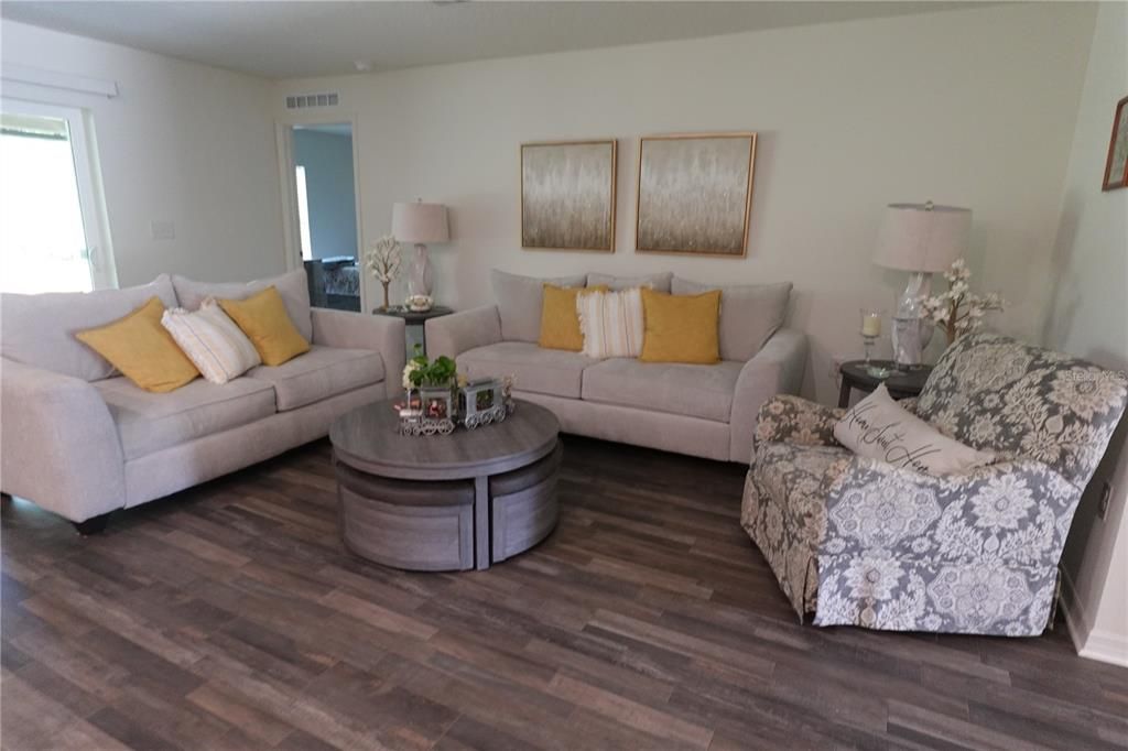 For Sale: $339,000 (4 beds, 2 baths, 1818 Square Feet)