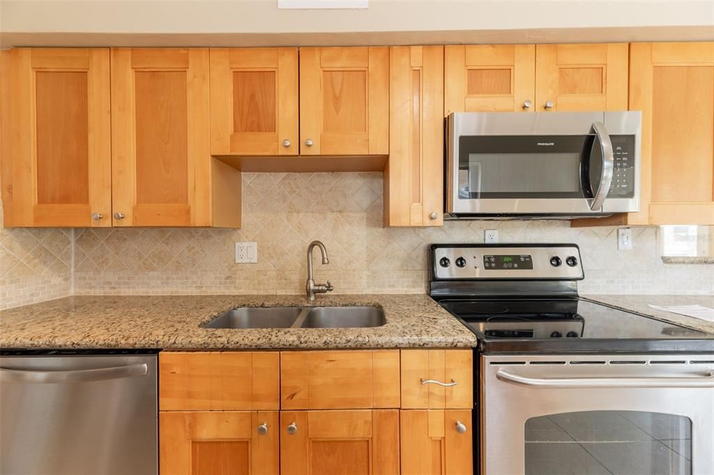 На продажу: $699,900 (3 спален, 3 ванн, 1514 Квадратных фут)