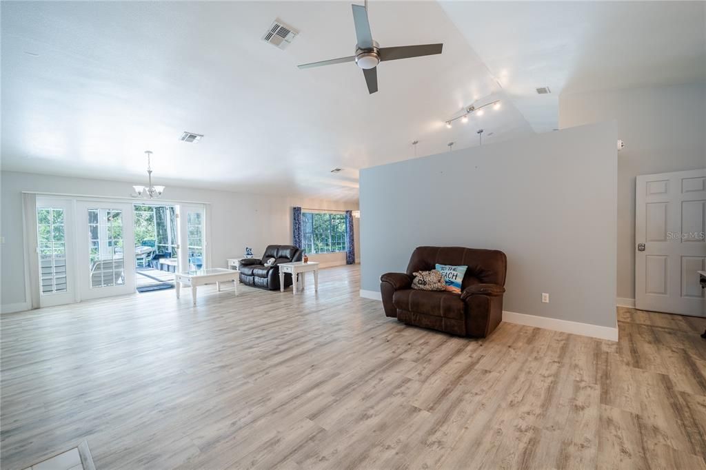 For Sale: $410,000 (2 beds, 2 baths, 2297 Square Feet)