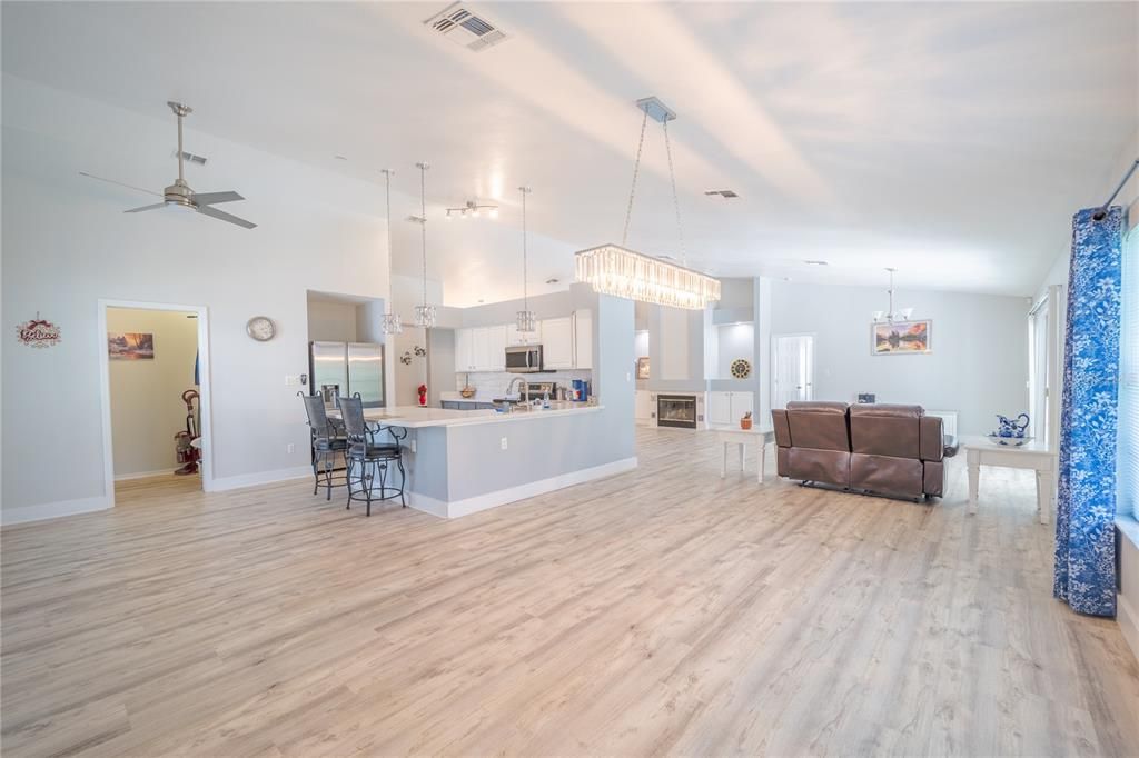 For Sale: $410,000 (2 beds, 2 baths, 2297 Square Feet)