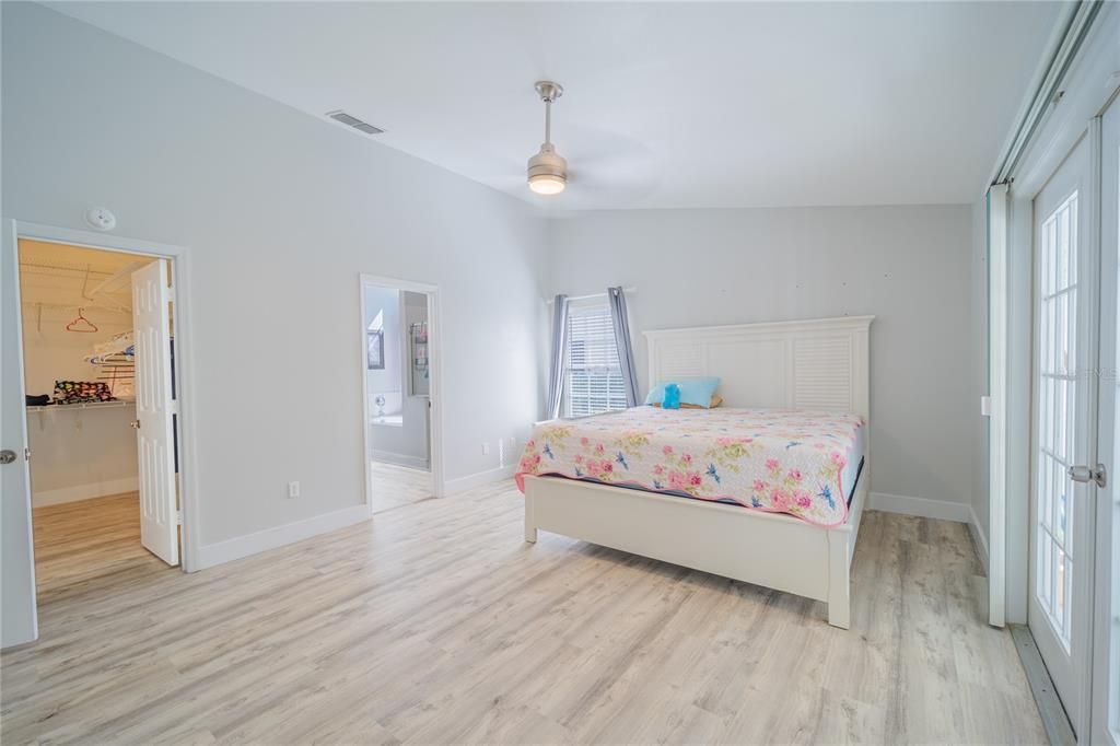 For Sale: $410,000 (2 beds, 2 baths, 2297 Square Feet)