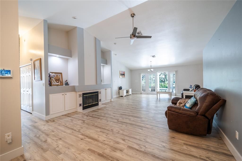 For Sale: $410,000 (2 beds, 2 baths, 2297 Square Feet)