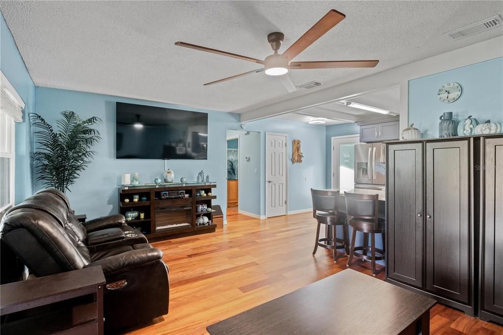 待售: $307,700 (3 贝兹, 2 浴室, 1392 平方英尺)