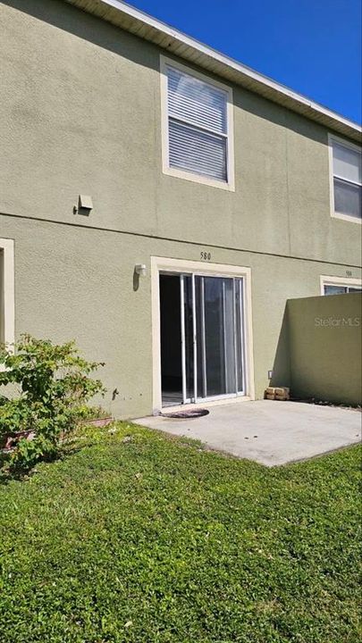 For Rent: $2,200 (3 beds, 2 baths, 1495 Square Feet)