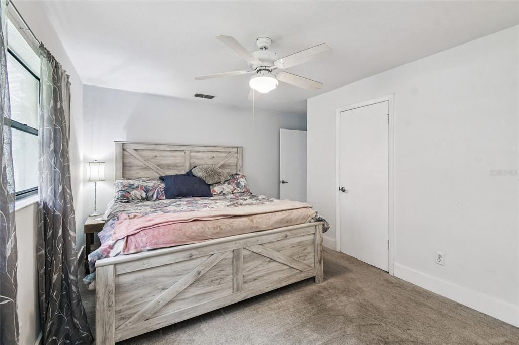 На продажу: $227,000 (2 спален, 2 ванн, 1296 Квадратных фут)