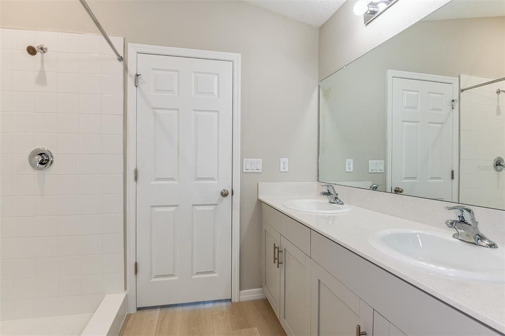 For Sale: $304,999 (3 beds, 2 baths, 1615 Square Feet)