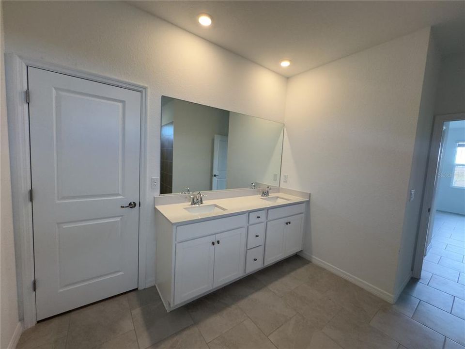 For Sale: $429,000 (3 beds, 3 baths, 2201 Square Feet)