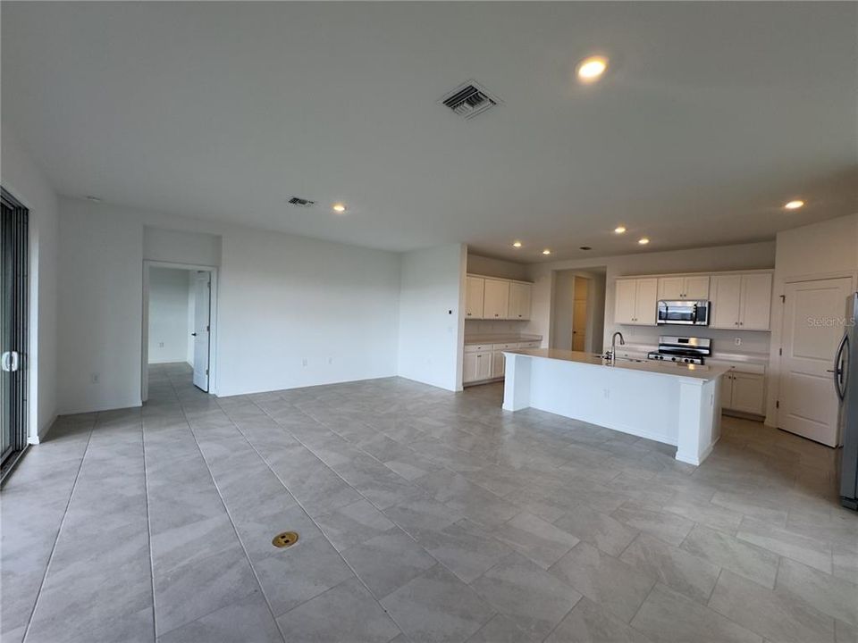 For Sale: $429,000 (3 beds, 3 baths, 2201 Square Feet)